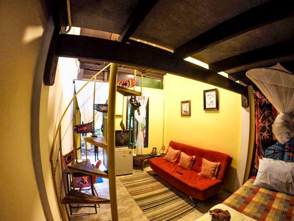 Artist'S Place Трат Екстериор снимка